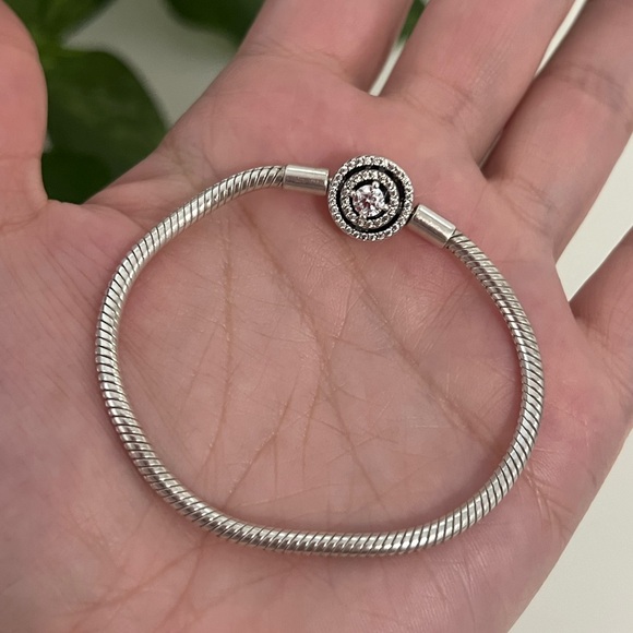 Pandora Moments Cubic Zirconia Halo Bracelet, 6.75โ Length - Picture 3 of 10